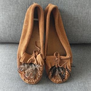 Suede moccasins with feathers